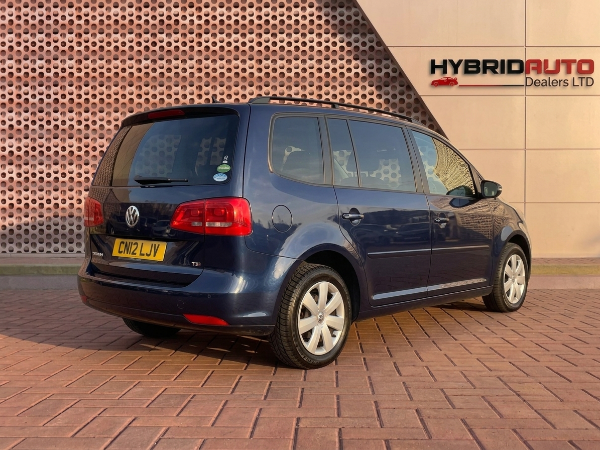 Volkswagen Touran 2012 view 2