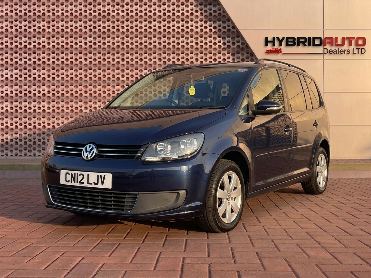 Volkswagen Touran 2012 view 3