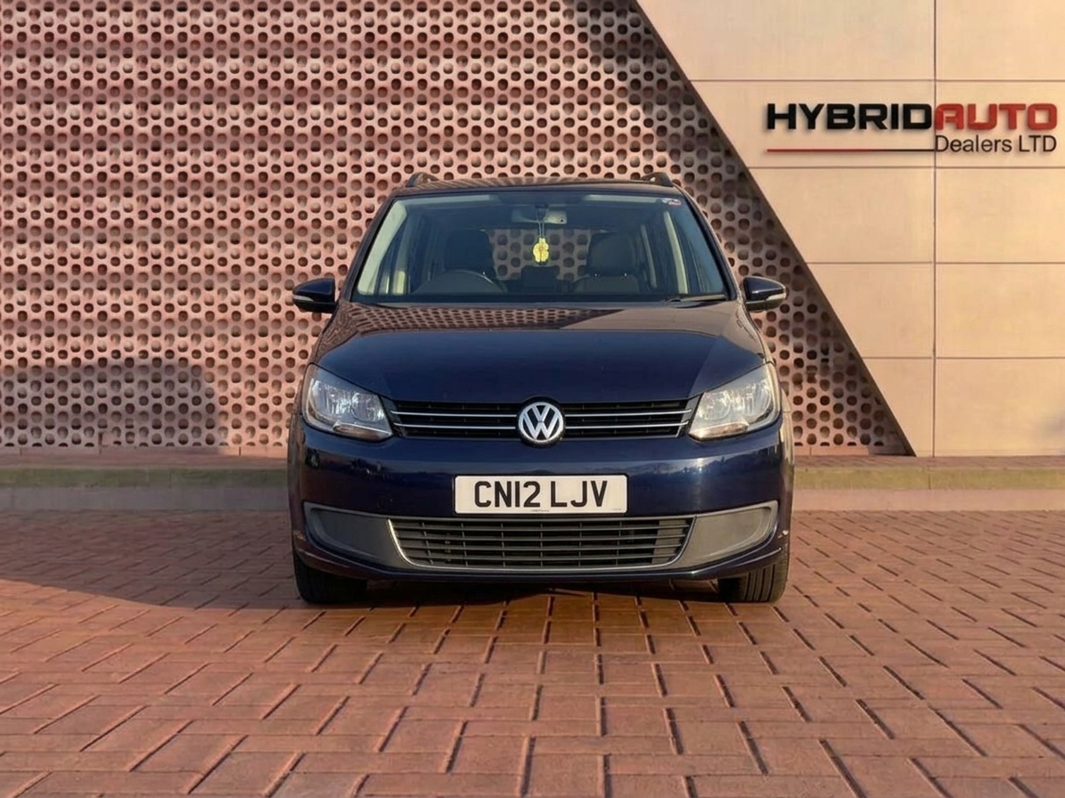 Volkswagen Touran 2012 view 4