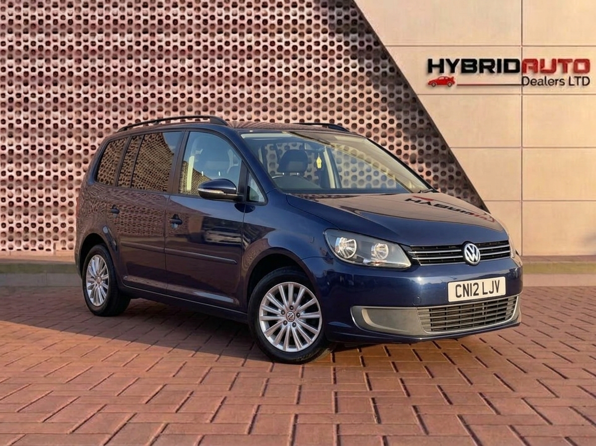 Volkswagen Touran 2012 view 5