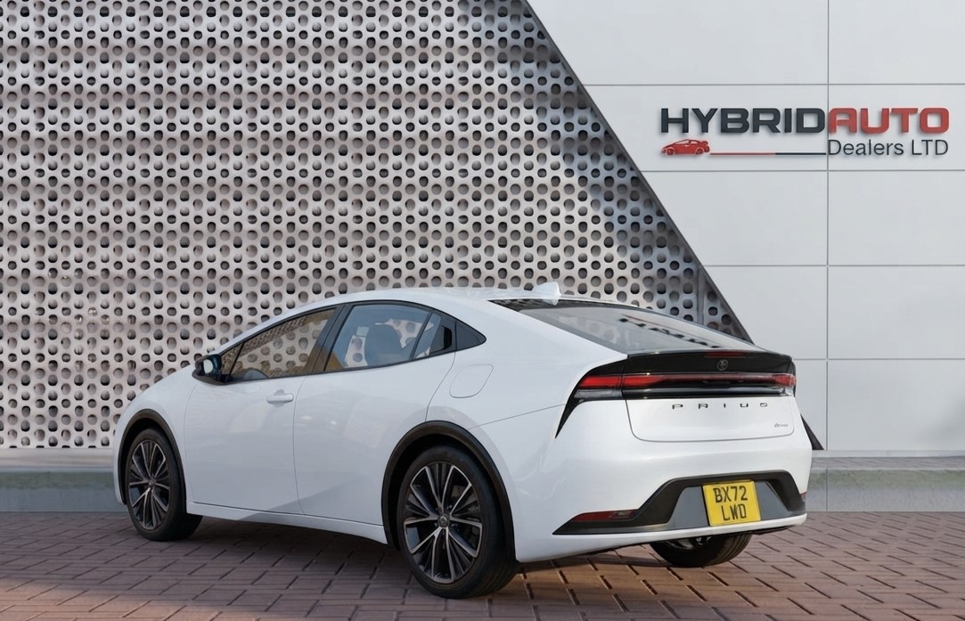 Toyota Prius 1.5 CVT 4dr view 3