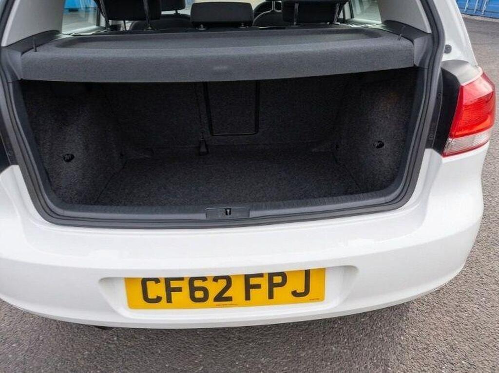 2012 Volkswagen Golf view 4