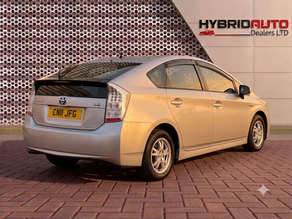 Toyota Prius 1.5 CVT 4dr (2011) view 2