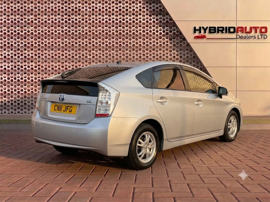 Toyota Prius 1.5 CVT 4dr (2011) view 4