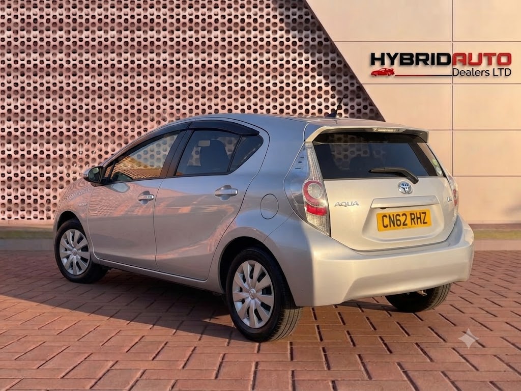 Toyota Aqua 2012 view 6