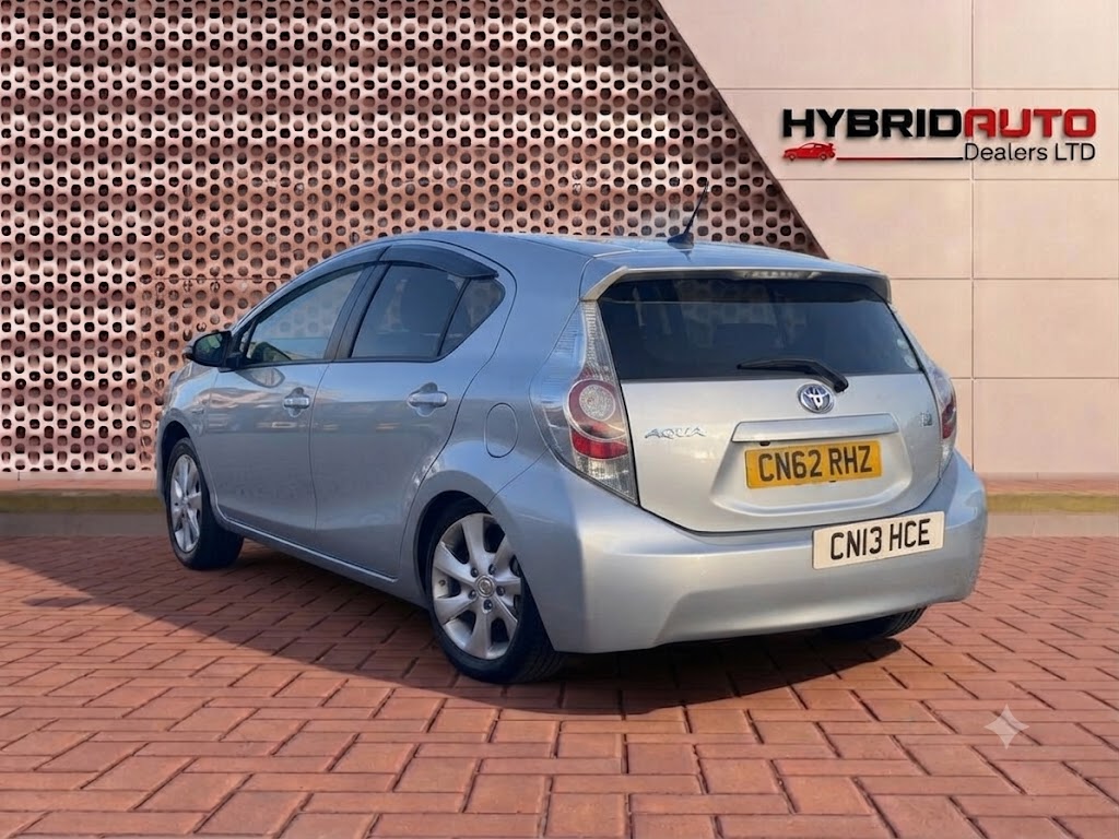 Toyota Aqua 2012 view 7