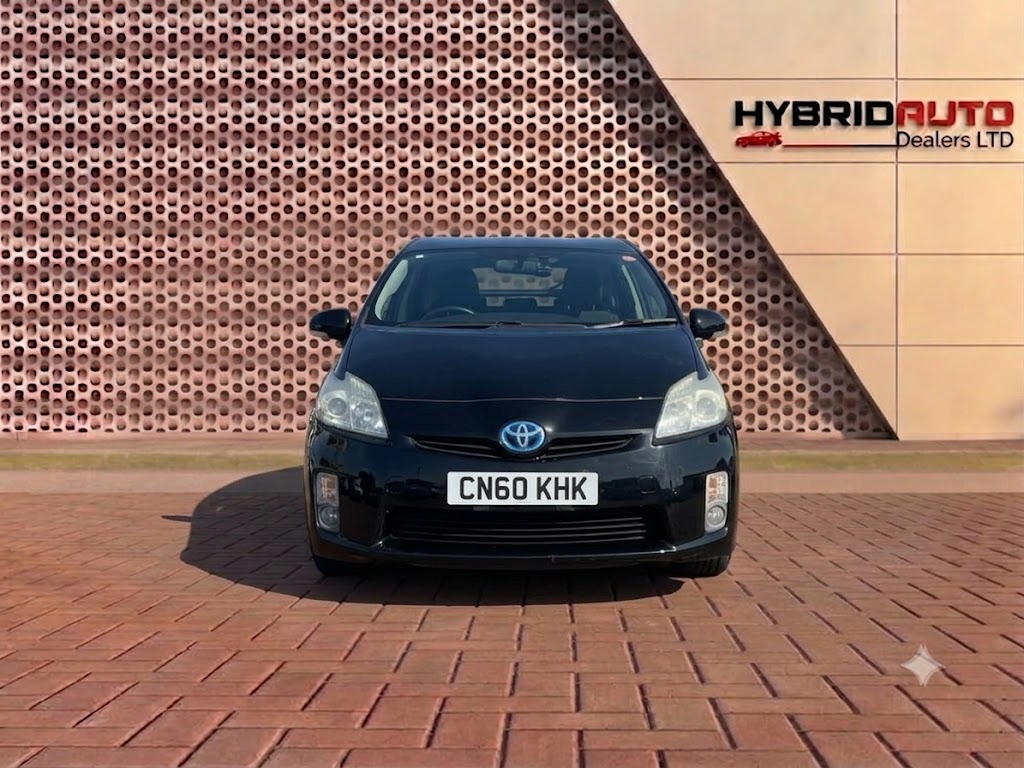 2011 Toyota Prius (Hybrid, Very Good Condition) view 3