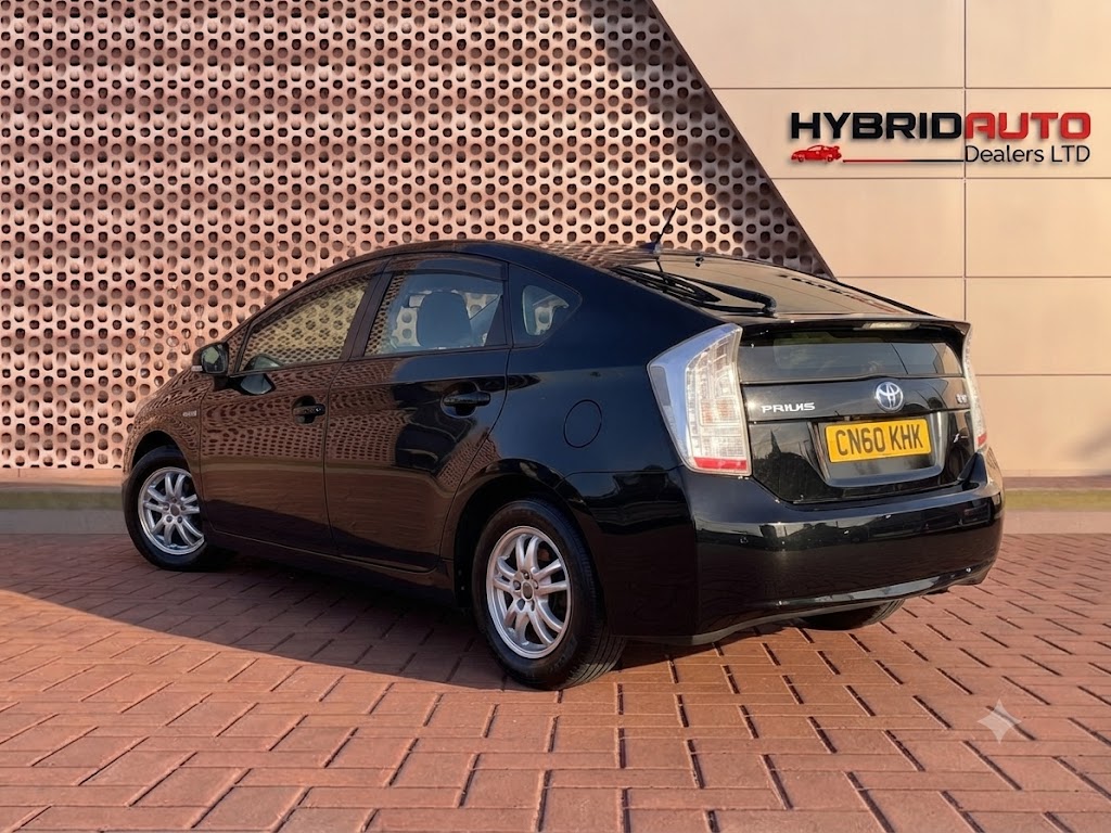 2011 Toyota Prius (Hybrid, Very Good Condition) view 7