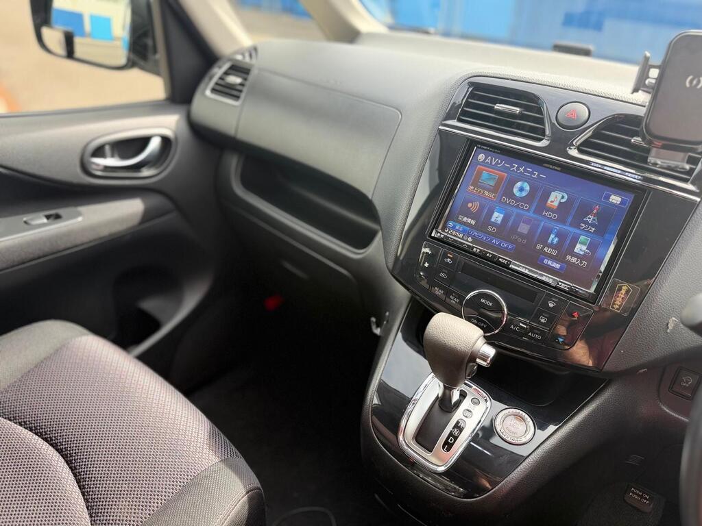 2013 Nissan Serena VIP view 10