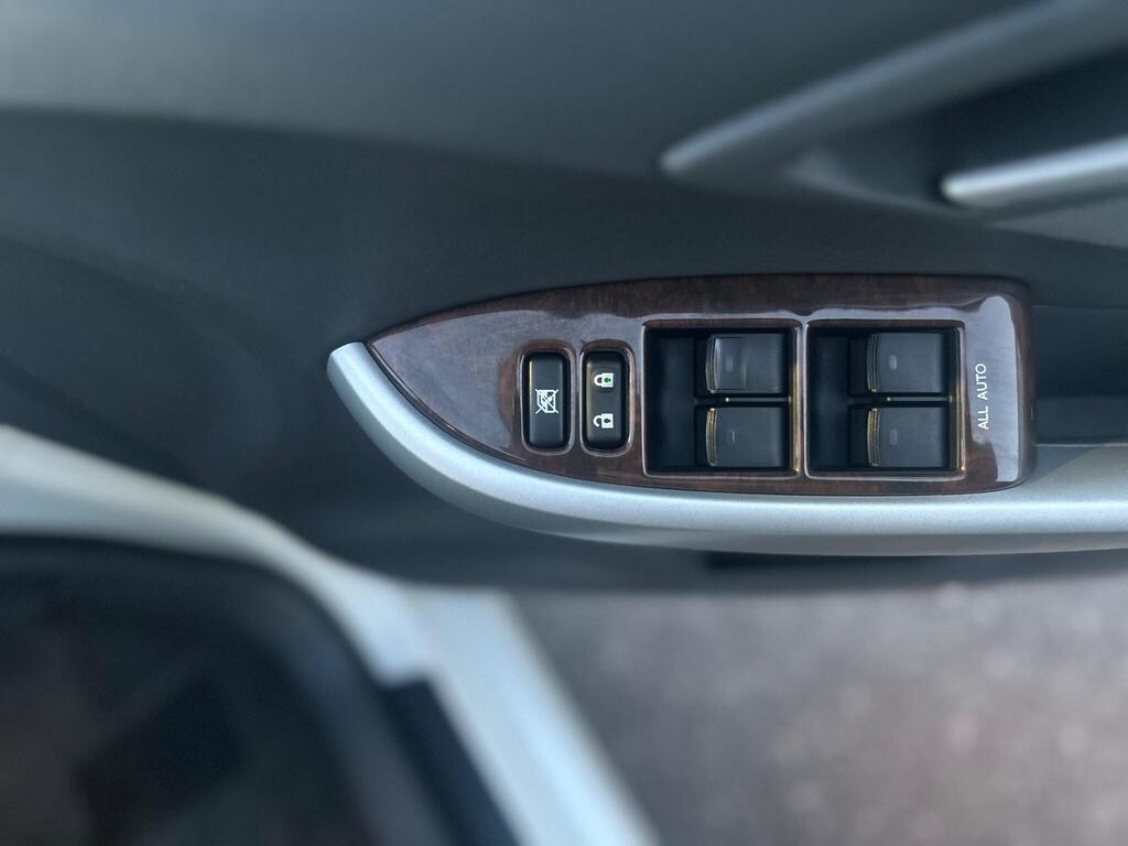 2011 Toyota Prius (2nd listing) view 8