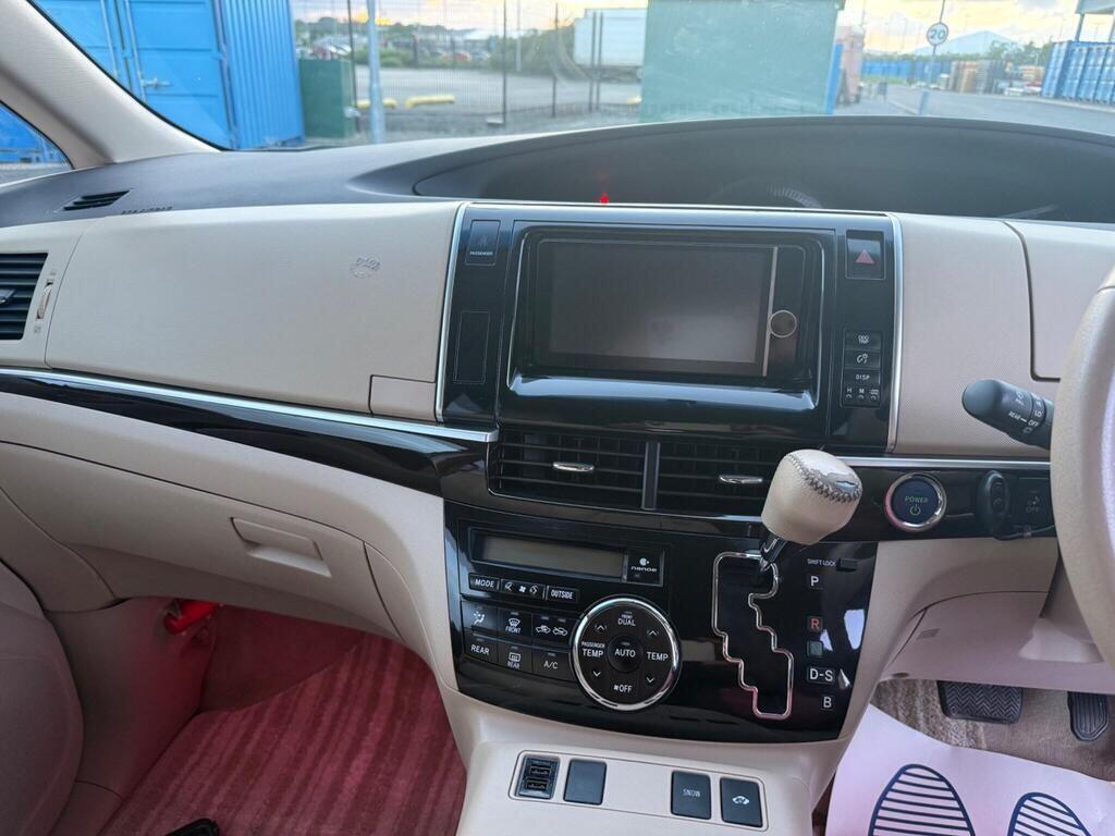 2012 Toyota Estima view 4