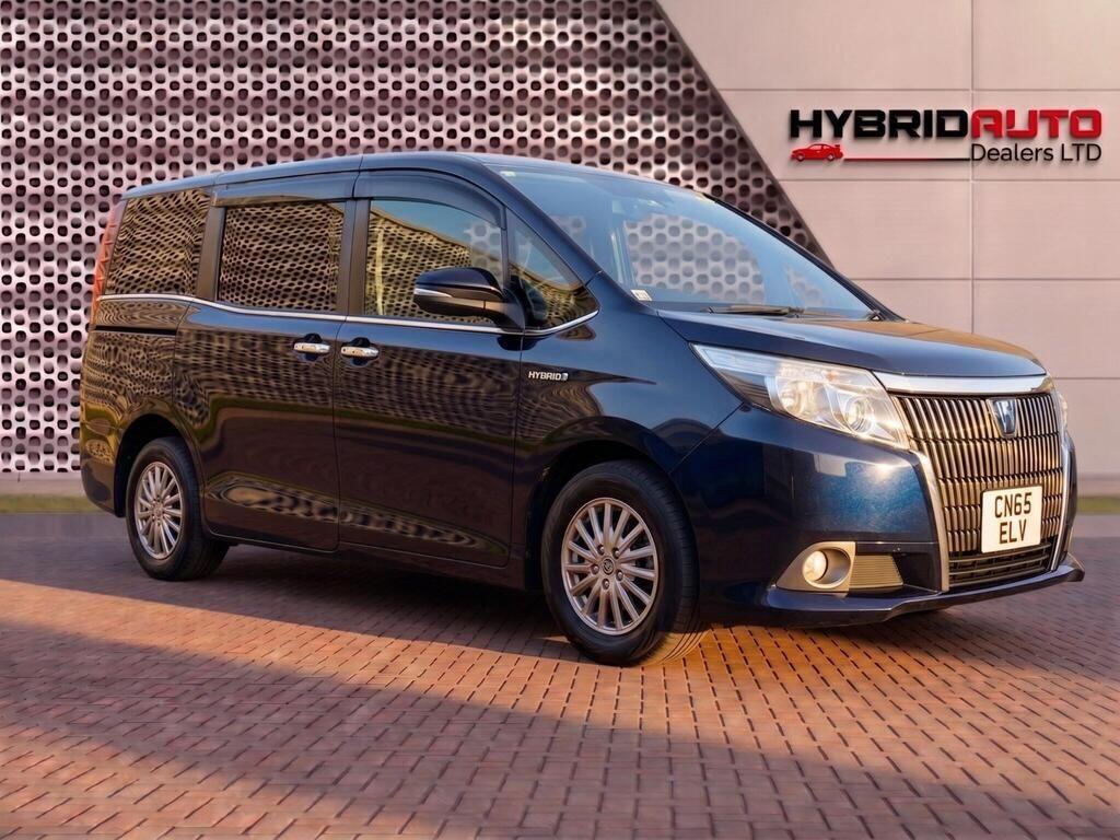 2015 Toyota Esquire view 6