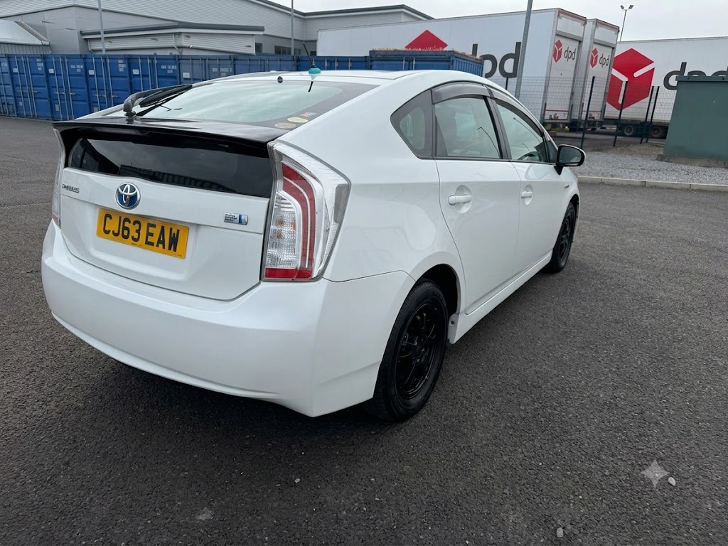 Toyota Prius 2013 view 2