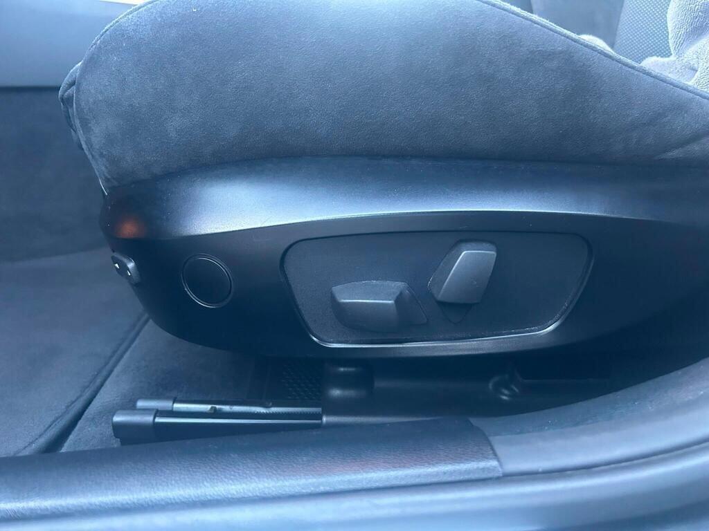 2011 BMW 3 Series view 4