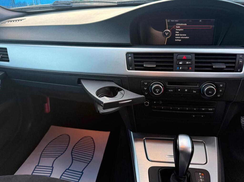 2011 BMW 3 Series view 6