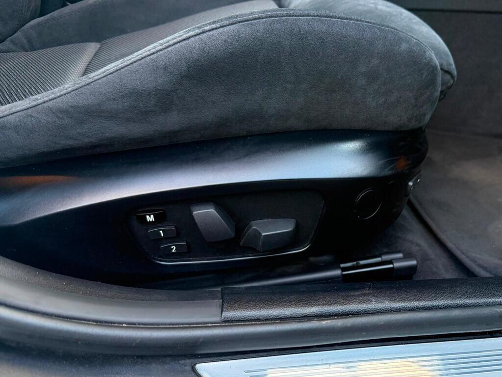 2011 BMW 3 Series view 7