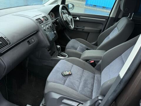 Volkswagen Touran (2015, 65 reg) view 3