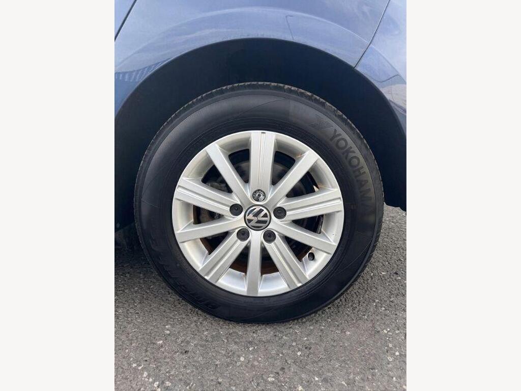 Volkswagen Golf 2012 view 17