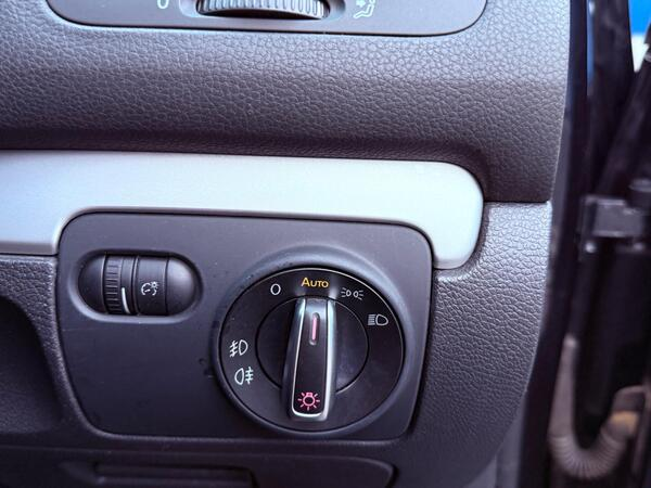 Volkswagen Golf (2012, 59,122 miles) view 5