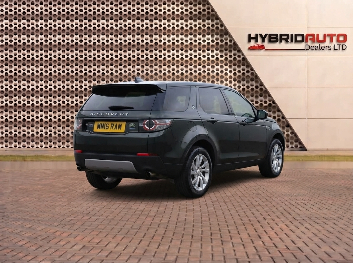 Land Rover Discovery Sport 2.0 (2016) view 2