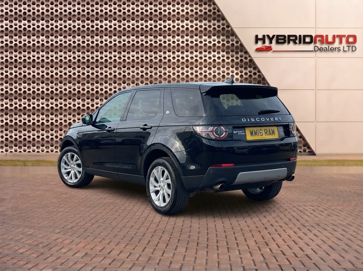 Land Rover Discovery Sport 2.0 (2016) view 3