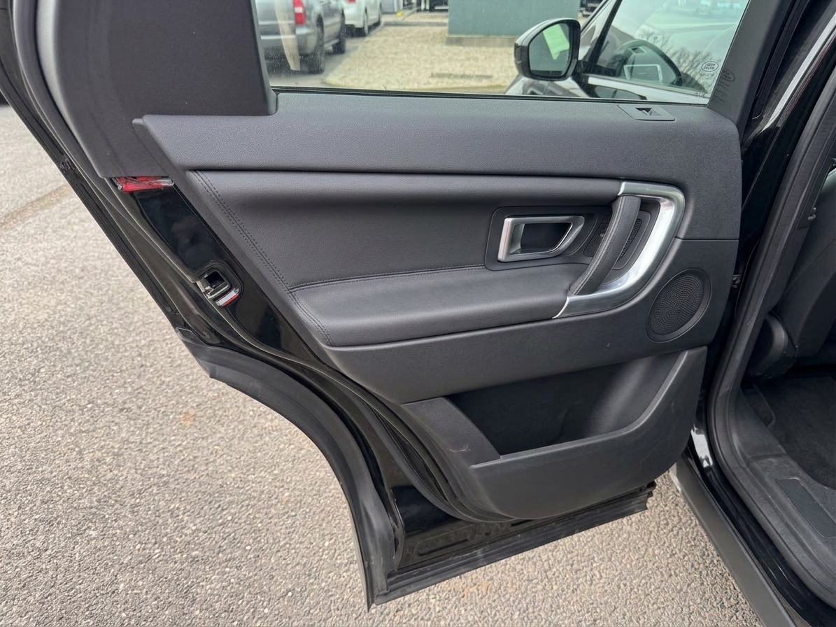 Land Rover Discovery Sport 2.0 (2016) view 15