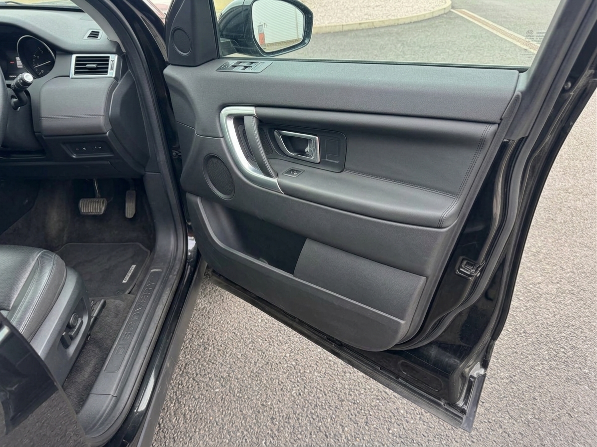 Land Rover Discovery Sport 2.0 (2016) view 19