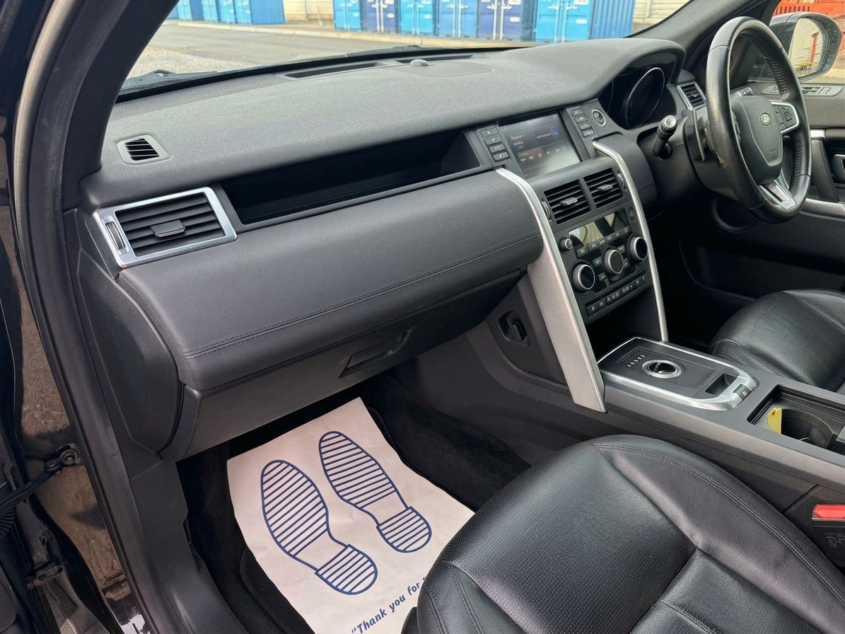 Land Rover Discovery Sport 2.0 (2016) view 7