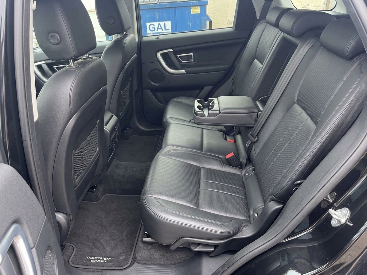 Land Rover Discovery Sport 2.0 (2016) view 9