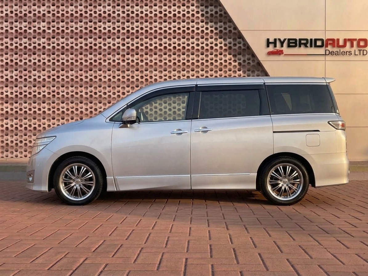 Nissan Elgrand 2011 view 3