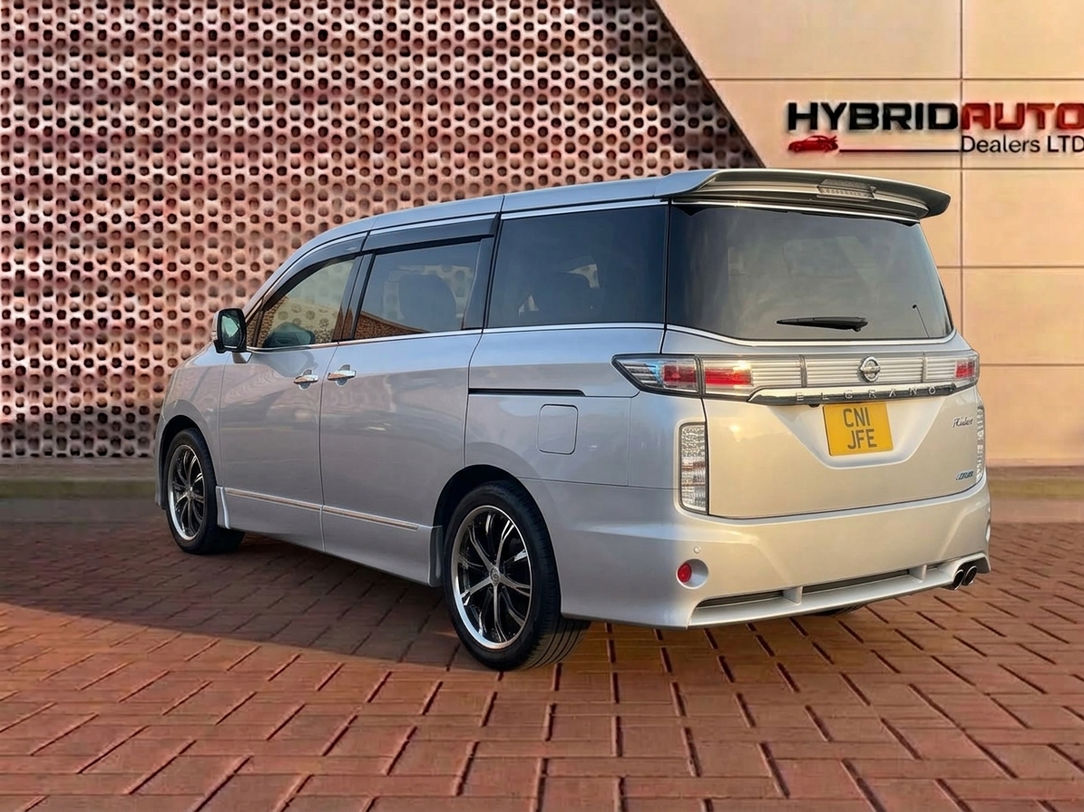 Nissan Elgrand 2011 view 9