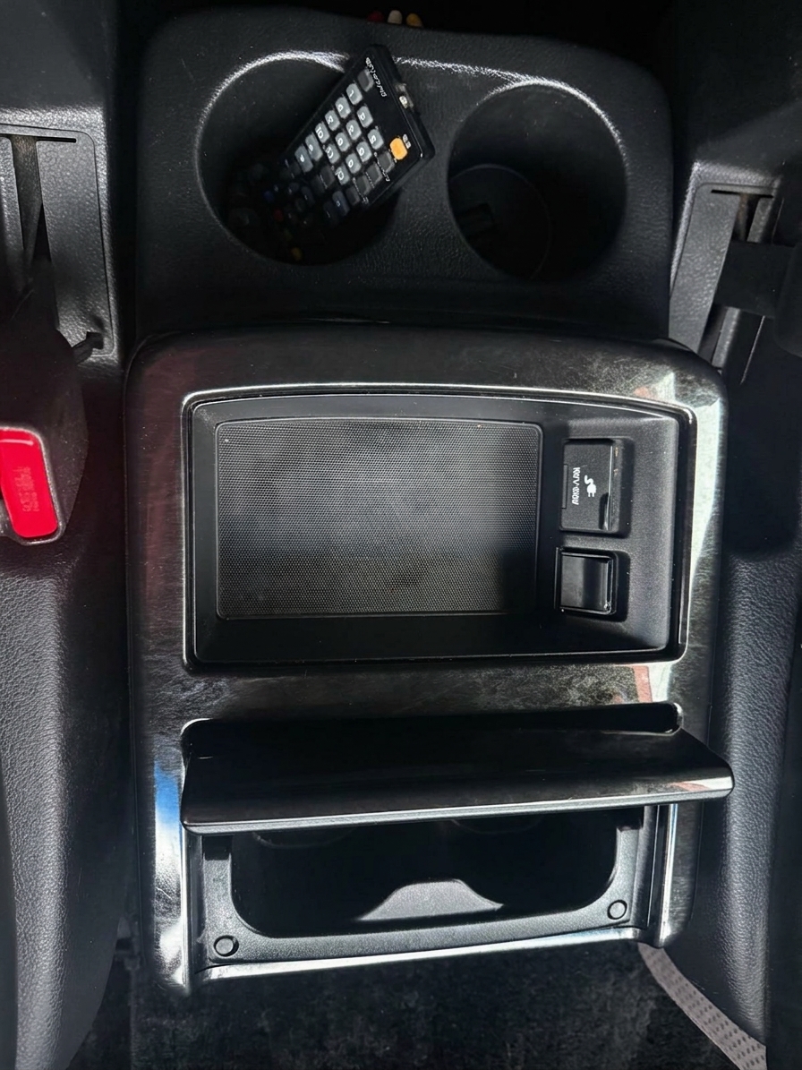 Nissan Elgrand 2011 view 12