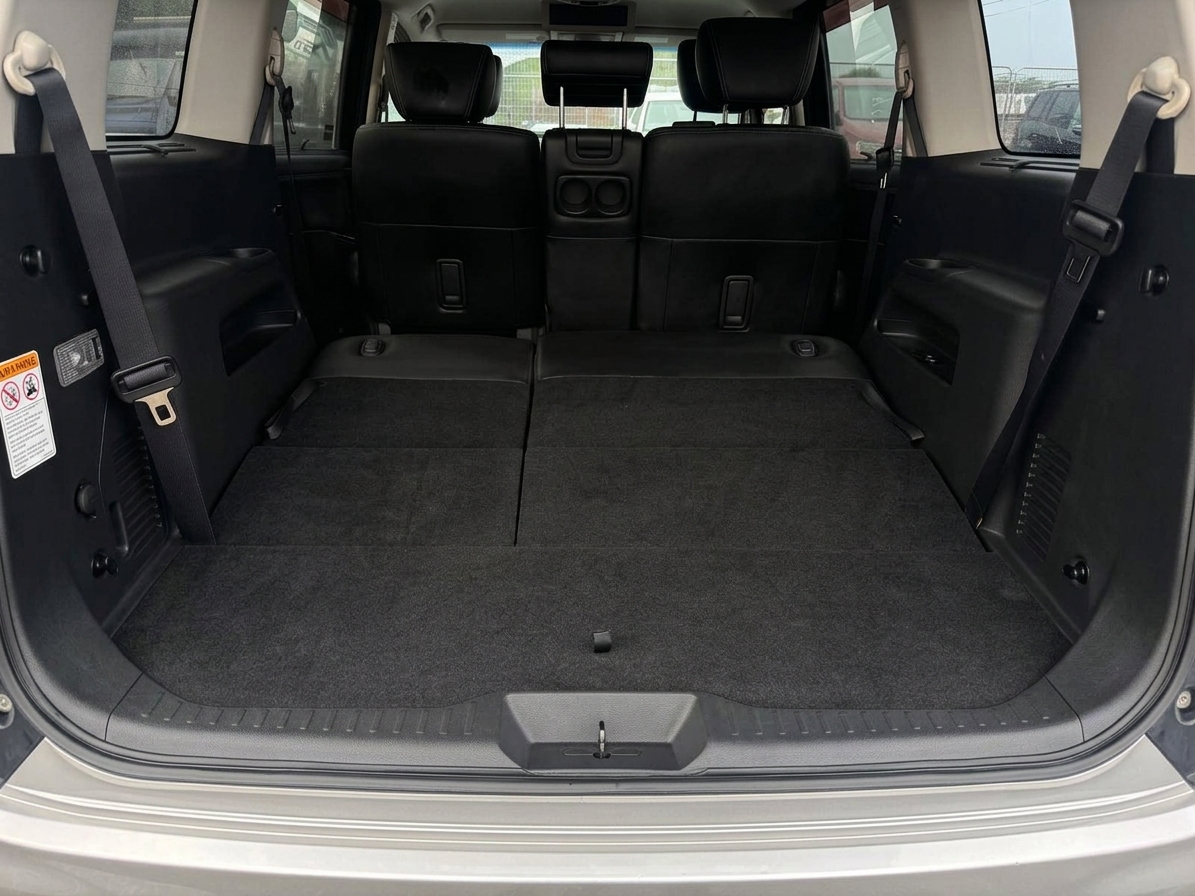 Nissan Elgrand 2011 view 13