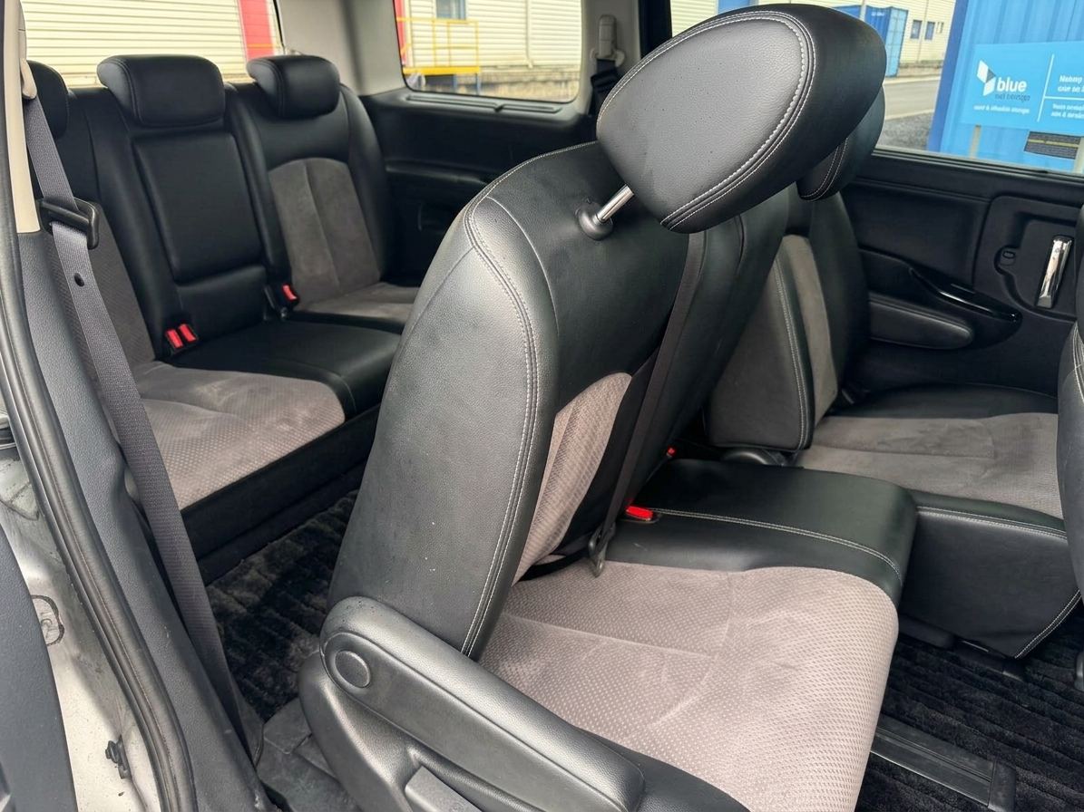 Nissan Elgrand 2011 view 22