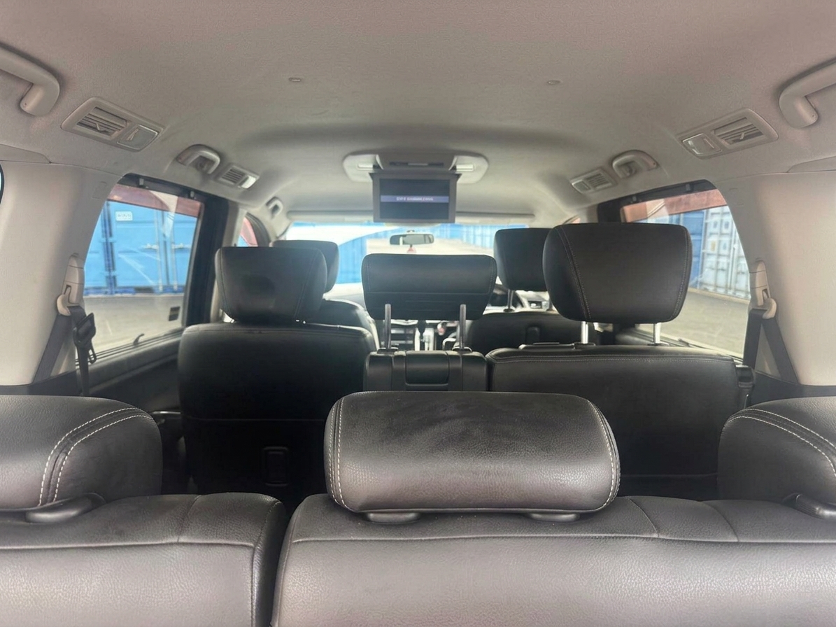 Nissan Elgrand 2011 view 23