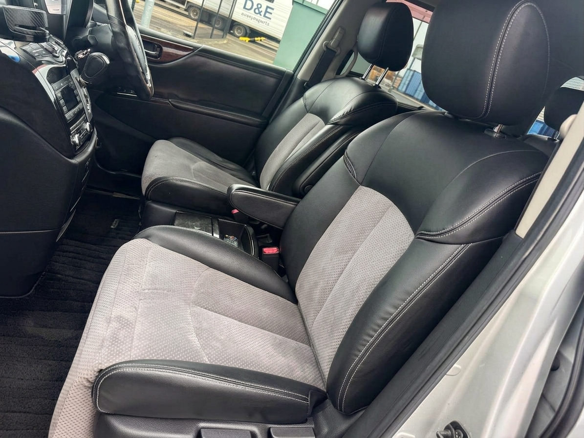 Nissan Elgrand 2011 view 26