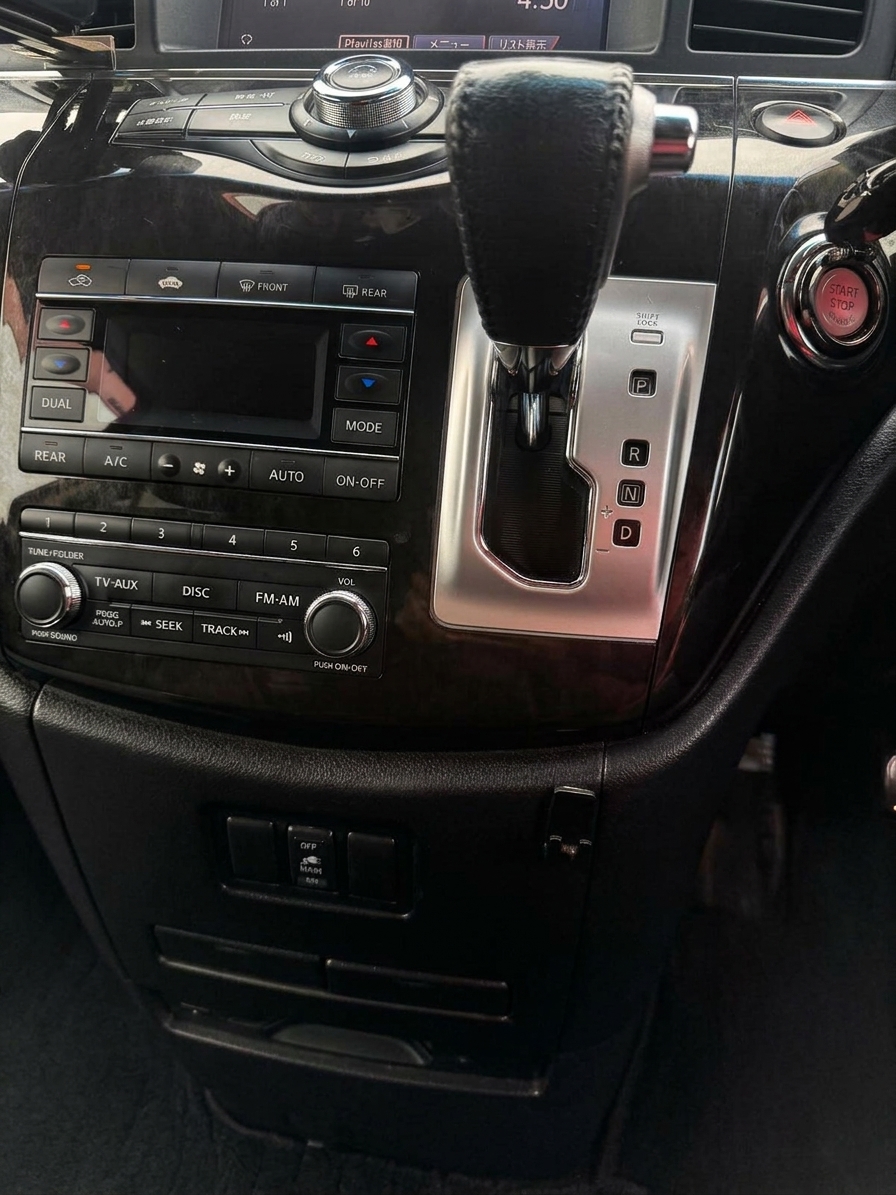 Nissan Elgrand 2011 view 29