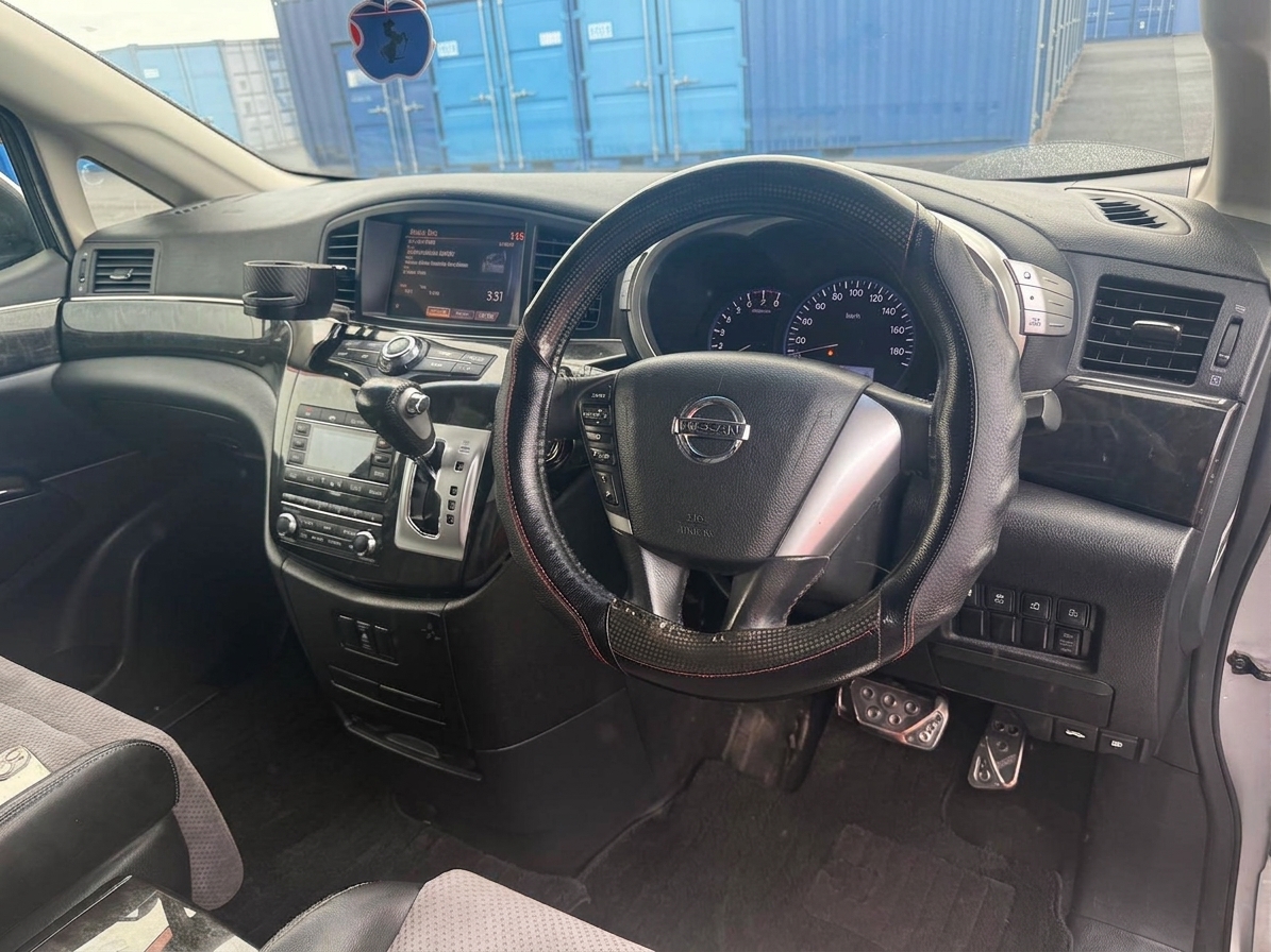 Nissan Elgrand 2011 view 30