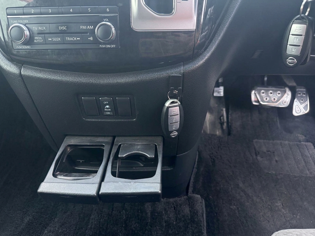 Nissan Elgrand 2011 view 19