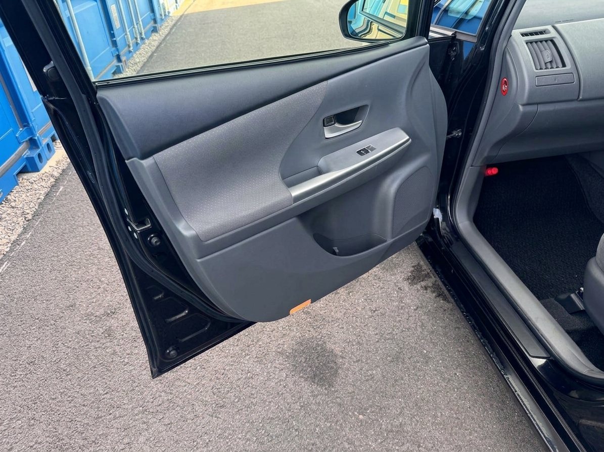Toyota Prius 2012 view 16