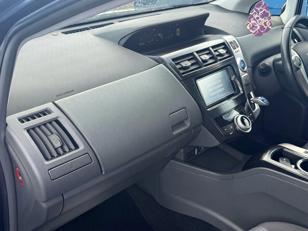 Toyota Prius 2012 view 17