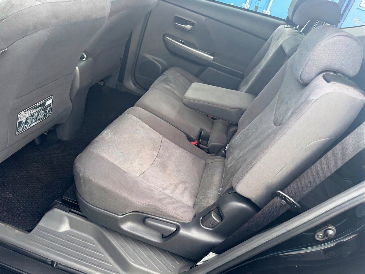 Toyota Prius 2012 view 19