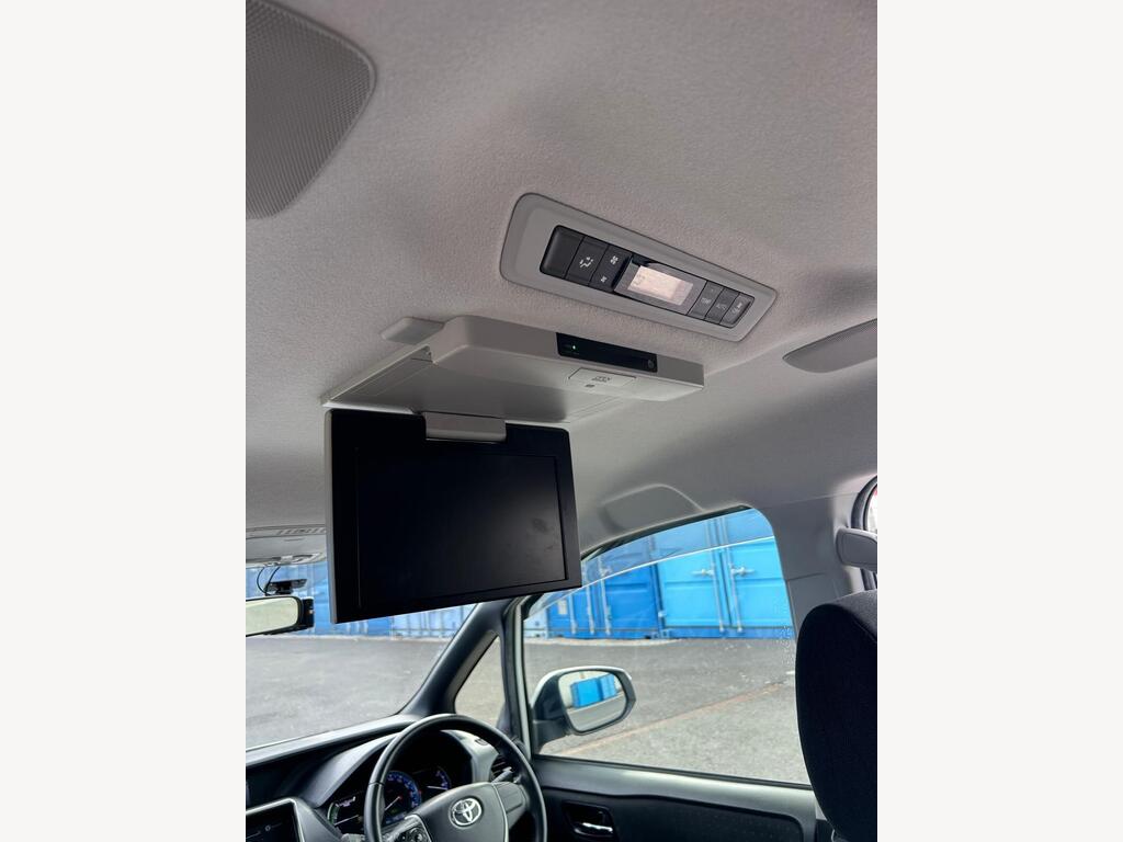 Toyota Noah 2014 view 10
