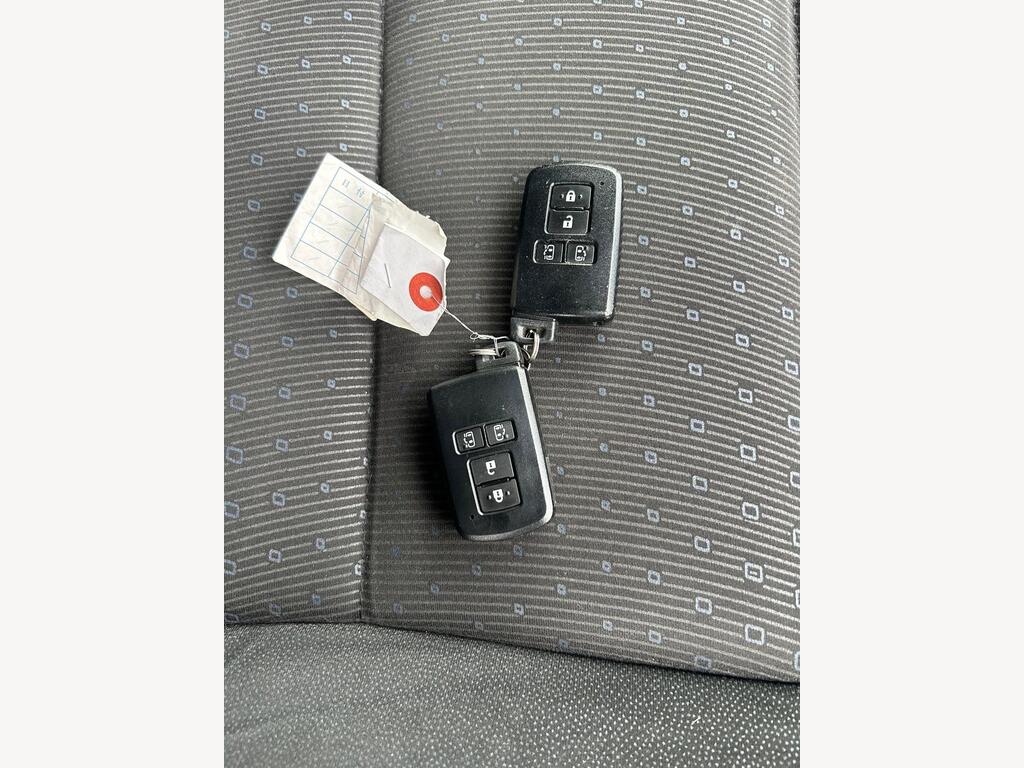 Toyota Noah 2014 view 18
