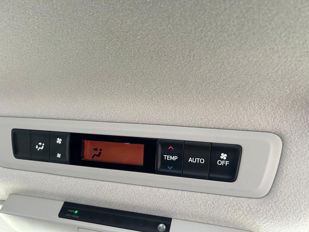 Toyota Noah 2014 view 22