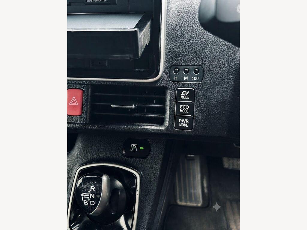Toyota Noah 2014 view 21