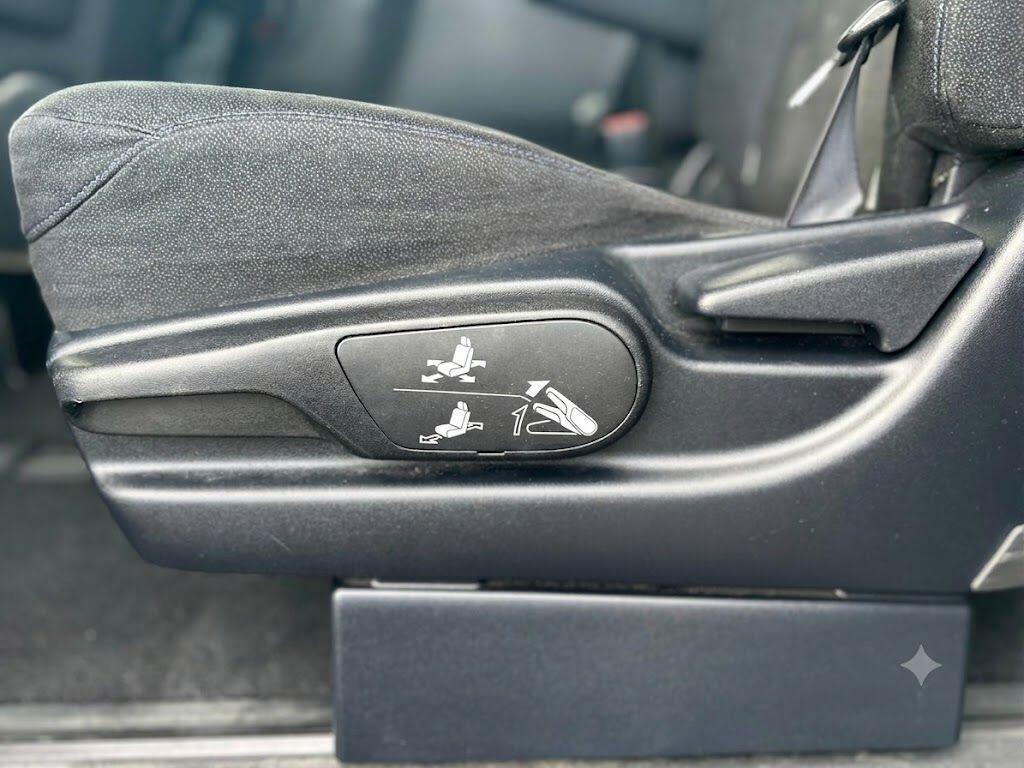 Toyota Noah 2014 view 24