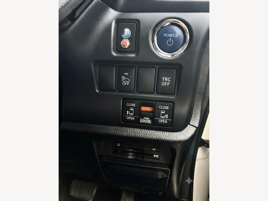 Toyota Noah 2014 view 25