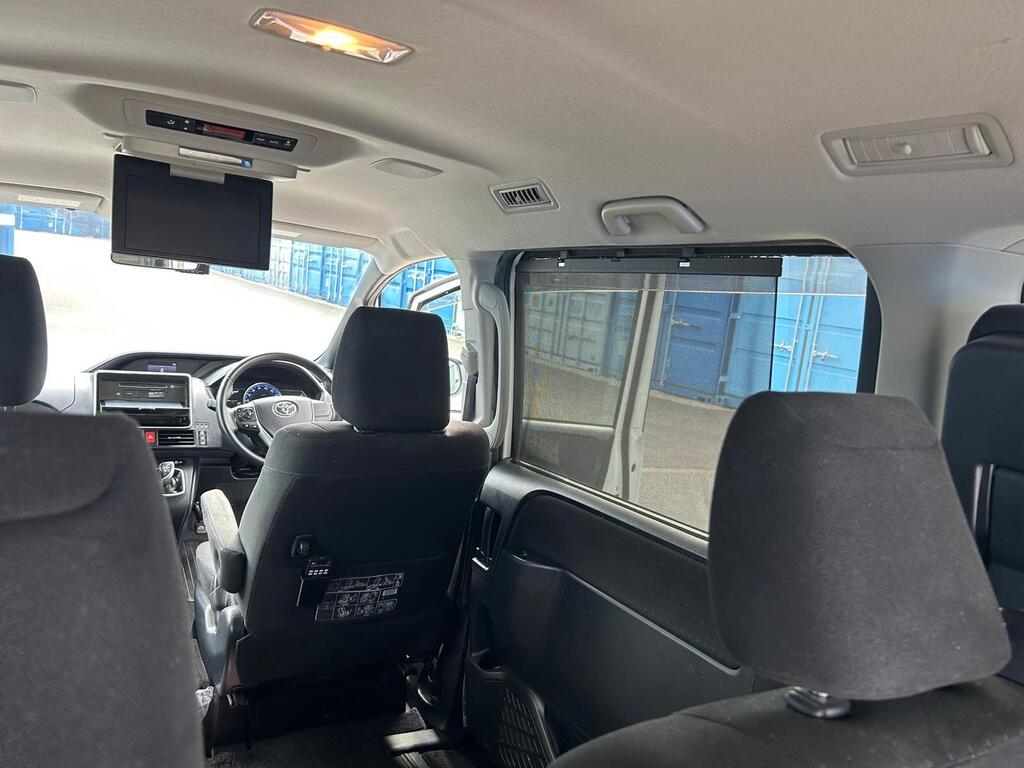 Toyota Noah 2014 view 15
