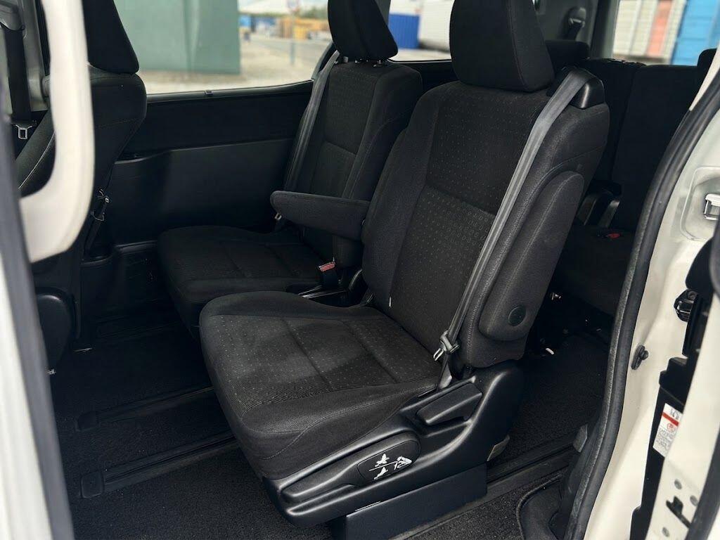 Toyota Noah 2014 view 26